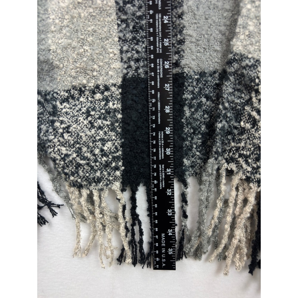 Woolrich Poncho Wrap Womens One Size Black Grey Buffalo Plaid Fringe Boucle Knit - Picture 7 of 7